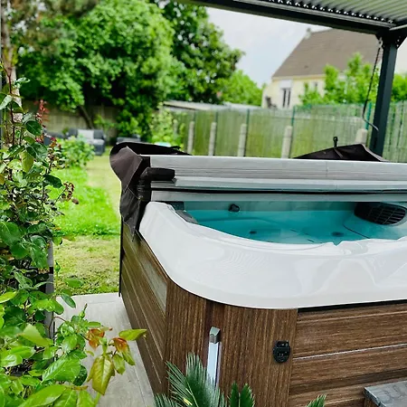 Lumineux Avec Jardin Et Jacuzzi - Parentale - Full Ac - Proche - Cdg - Stade De France - Parc Des Expositions Homestay *